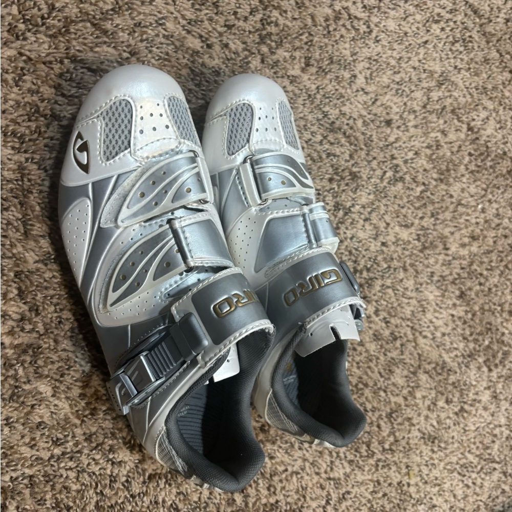 Giro cycling shoes  - Metallic Silver